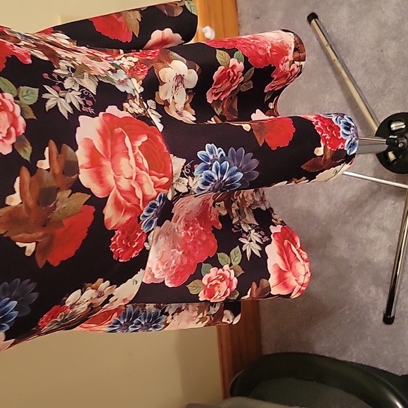 Sapphyra Floral Body Con Dress Small NWT - Picture 4 of 6